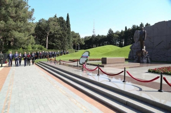 ASCO kollektivi Fəxri xiyabanı ziyarət edib