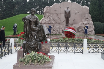 ASCO kollektivi Fəxri xiyabanı ziyarət edib